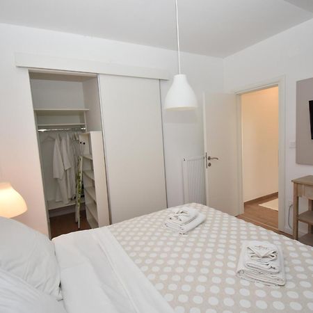 Apartmani Julija Vodice Bagian luar foto