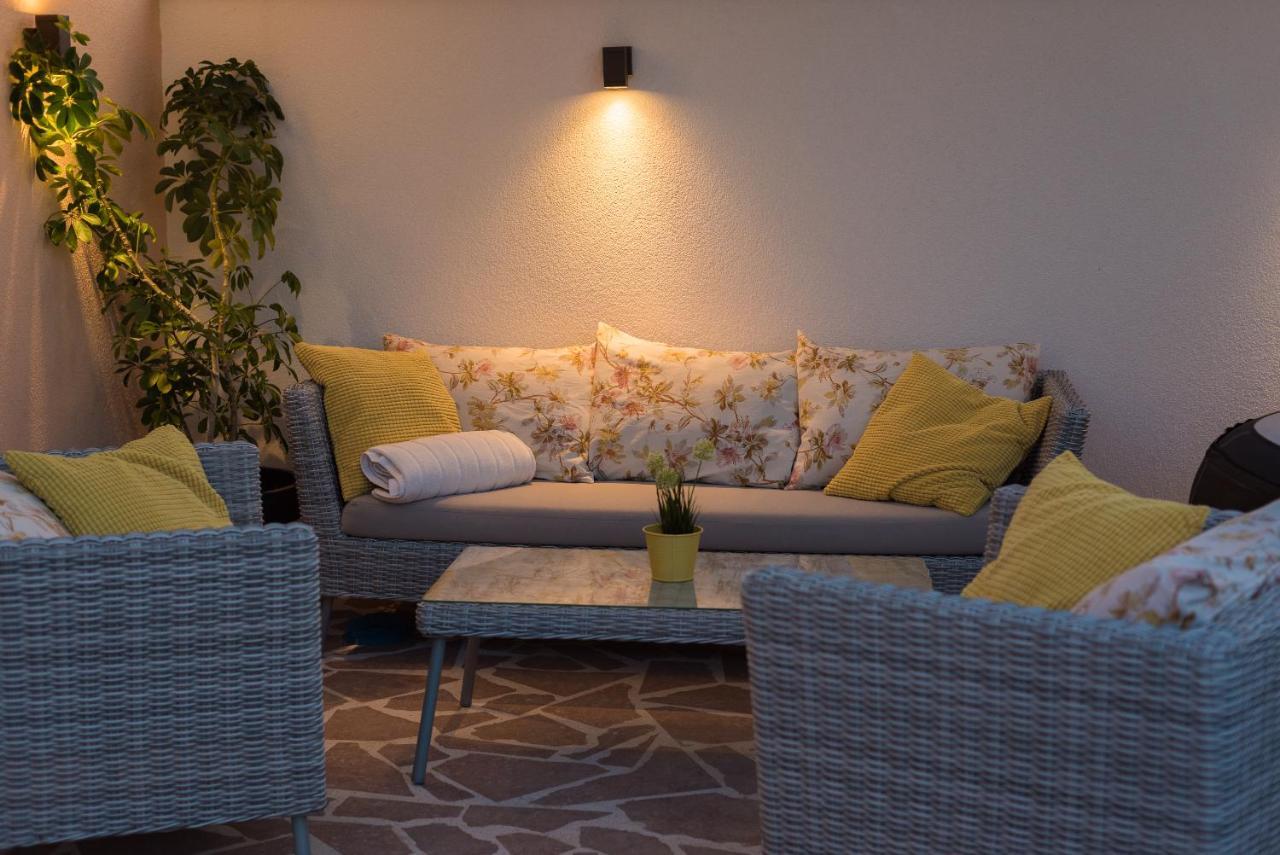 Apartmani Julija Vodice Bagian luar foto