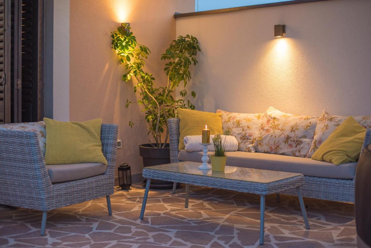 Apartmani Julija Vodice Bagian luar foto