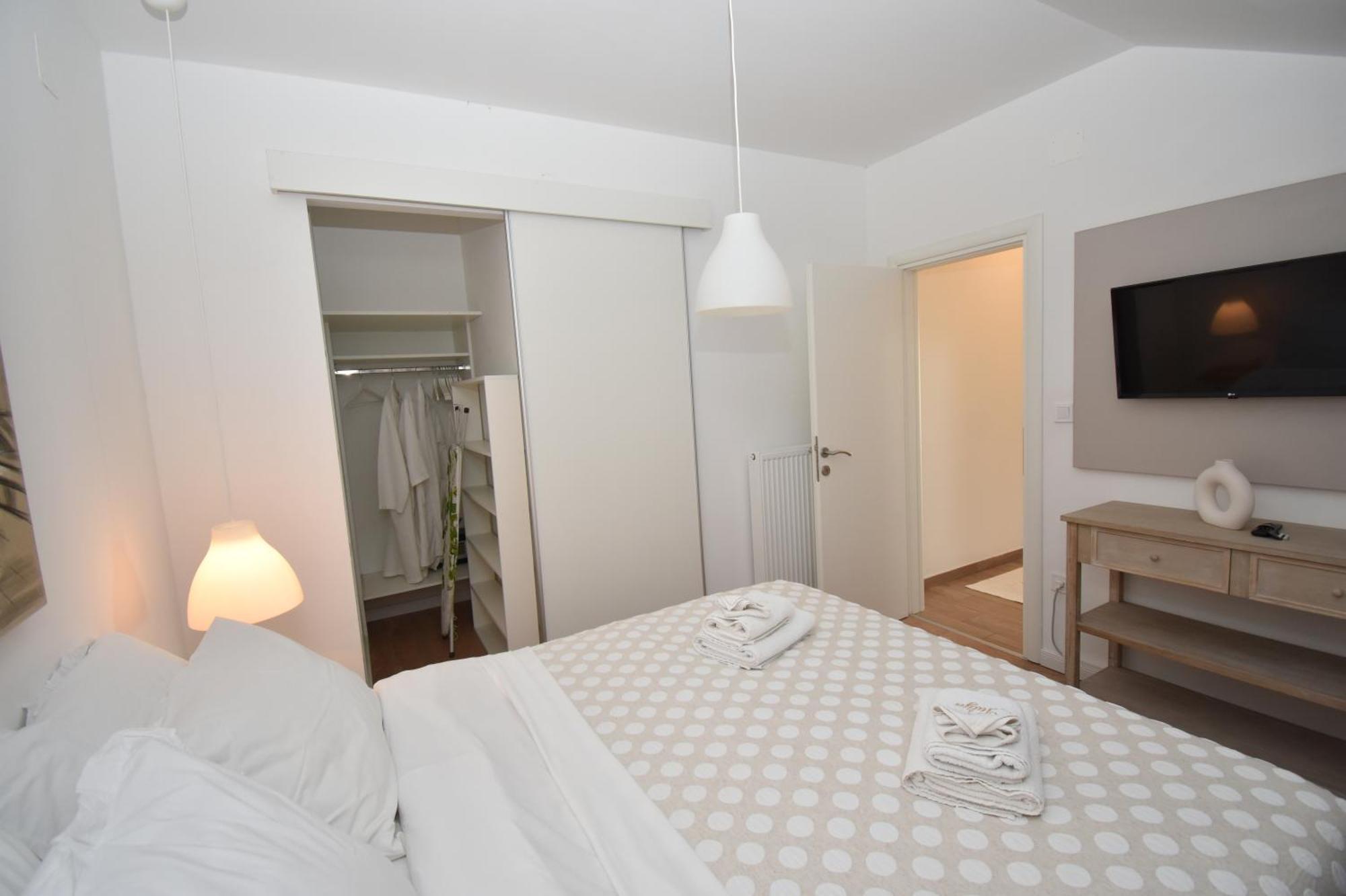 Apartmani Julija Vodice Bagian luar foto
