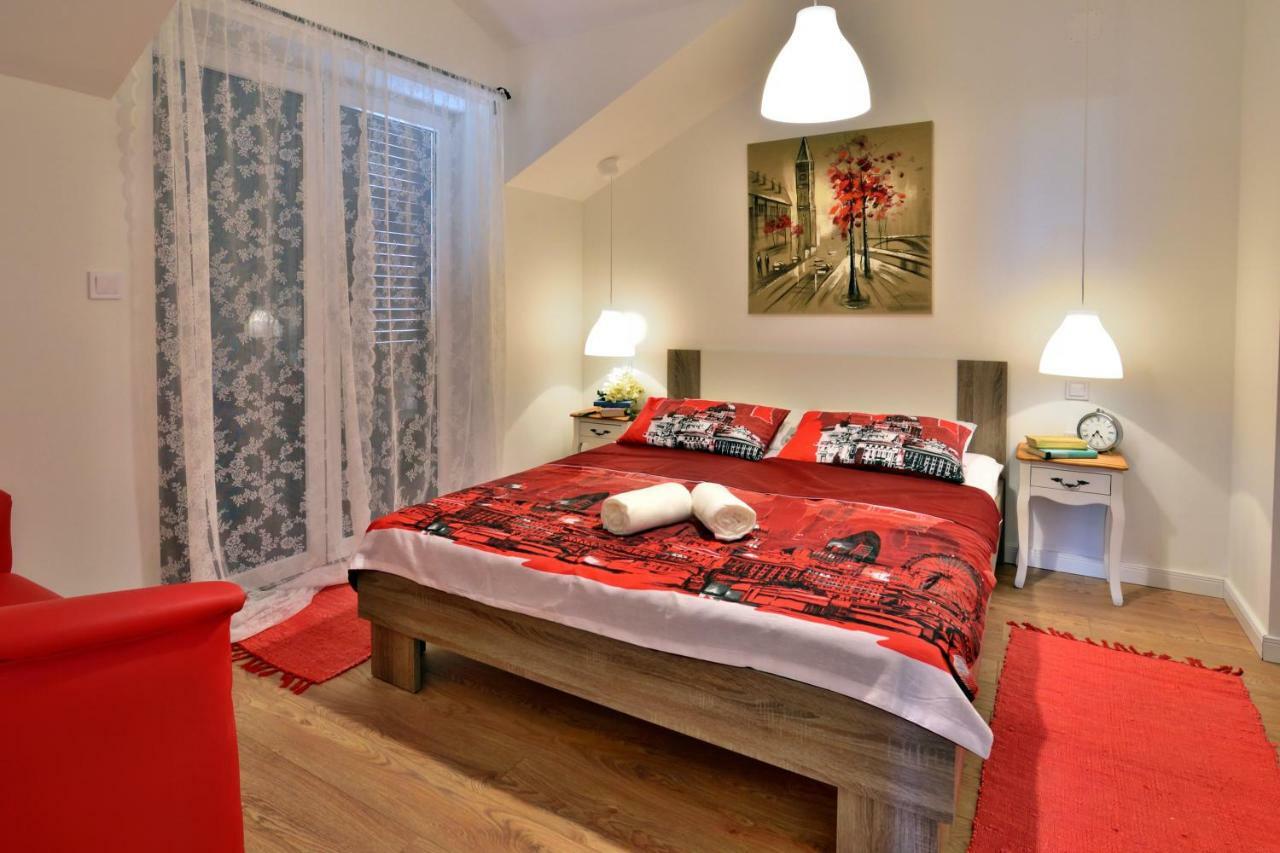 Apartmani Julija Vodice Bagian luar foto