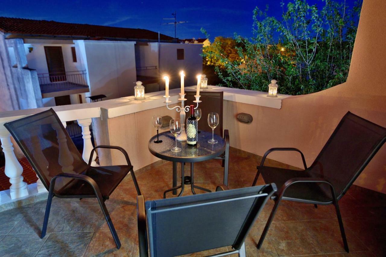 Apartmani Julija Vodice Bagian luar foto