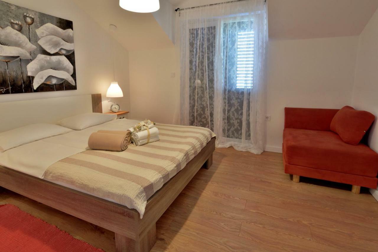 Apartmani Julija Vodice Bagian luar foto