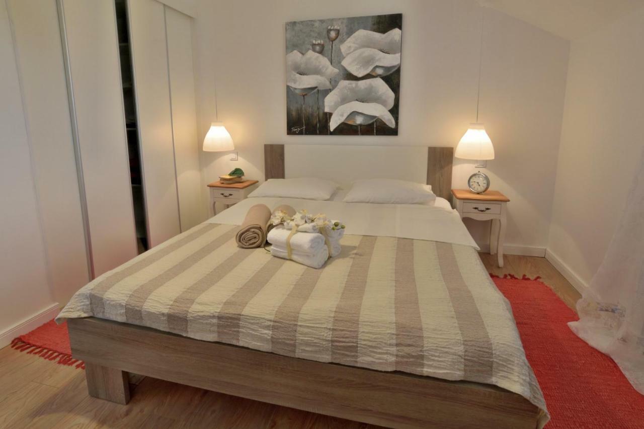 Apartmani Julija Vodice Bagian luar foto