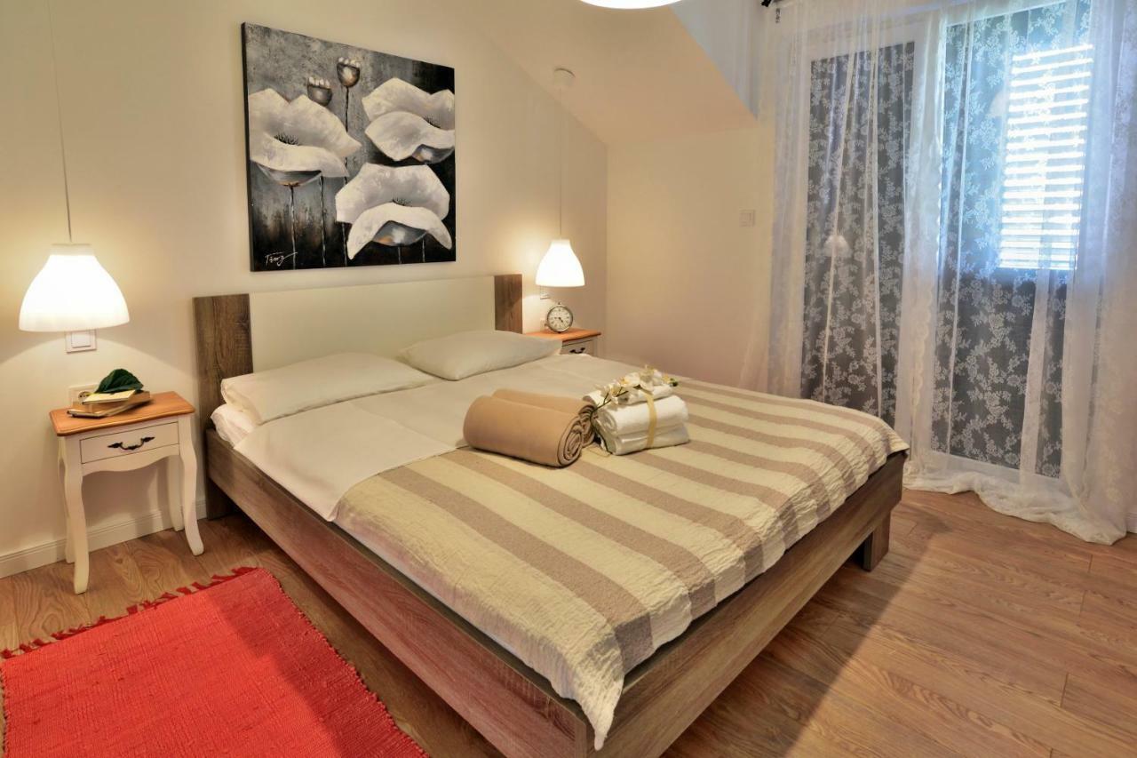 Apartmani Julija Vodice Bagian luar foto
