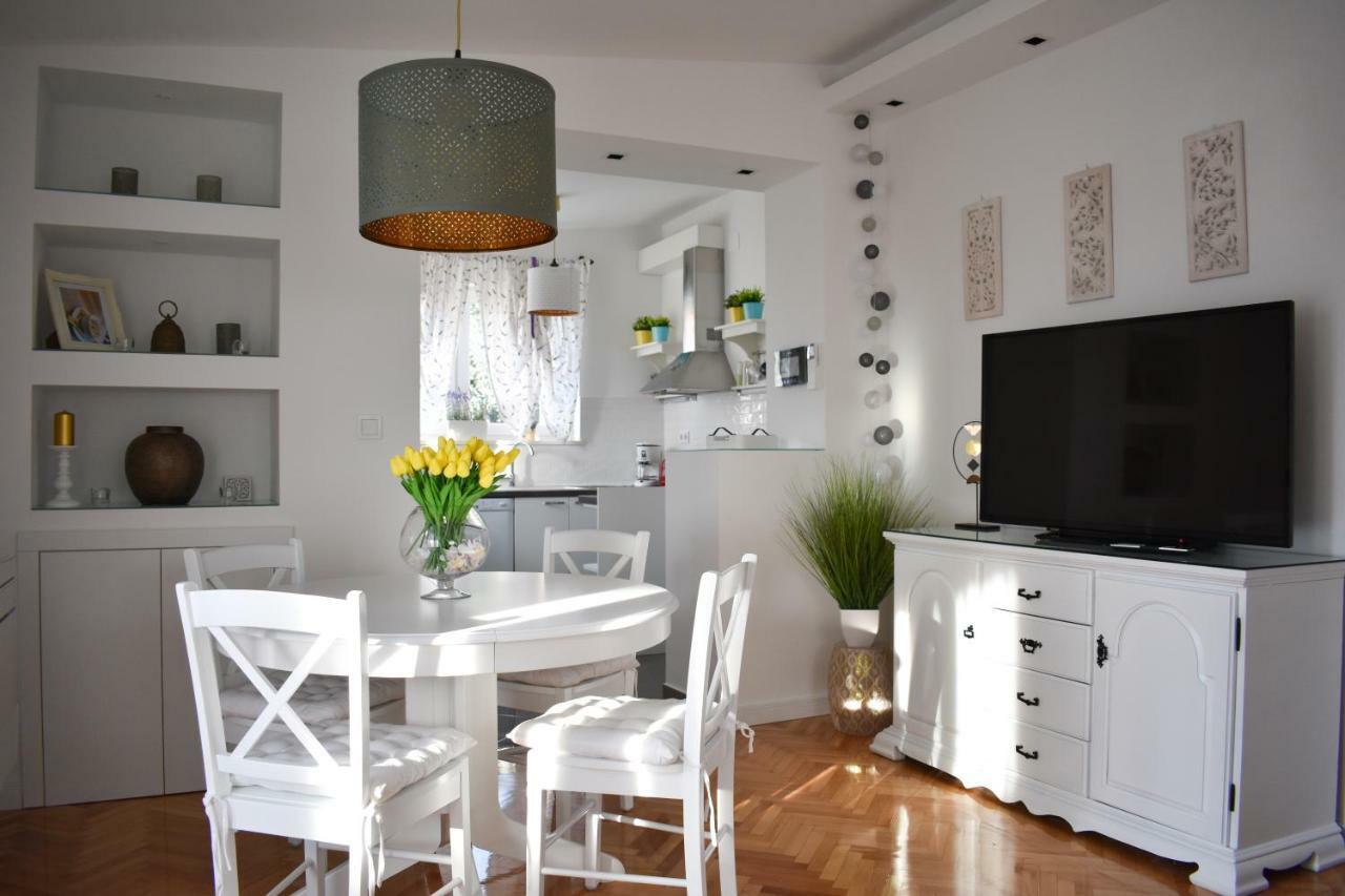Apartmani Julija Vodice Bagian luar foto
