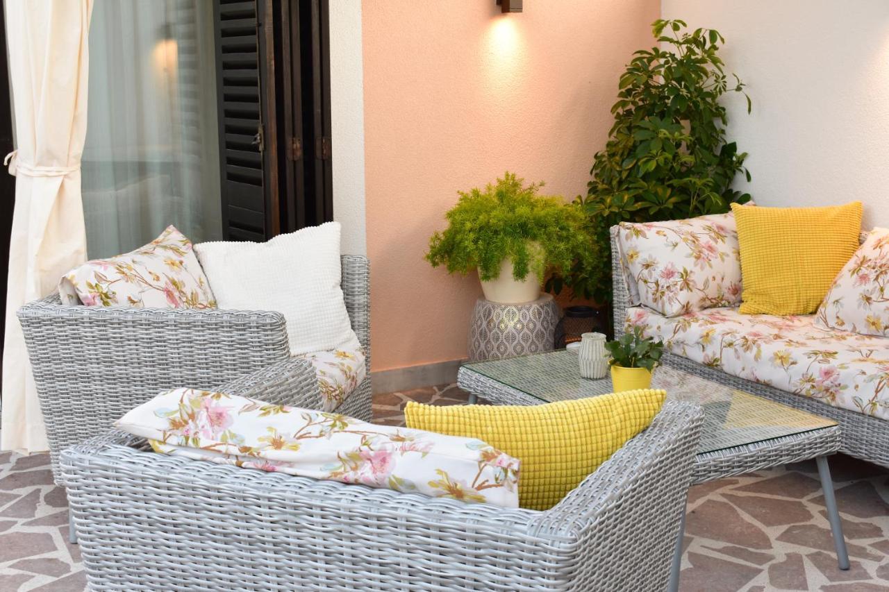 Apartmani Julija Vodice Bagian luar foto
